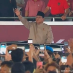 Prabowo sapa warga Monas usai Karnaval Kemerdekaan