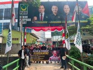 Aksi JAM Indonesia di depan DPP PBB terkait mantan Bupati Konut tersangka