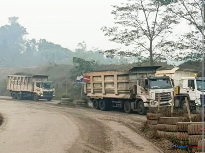 Aksi Pemortalan Jalan Hauling di Barito Selatan, sejumlah Truk Batu Bara Tertahan