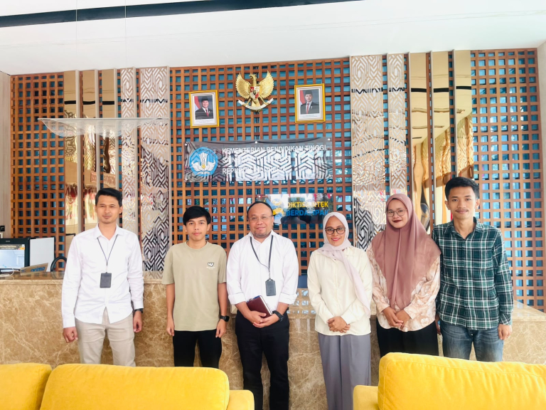 Mahasiswa KPIT mendesak pemerintah menghapus syarat desil KIP Kuliah 2026 agar mahasiswa kurang mampu mendapat bantuan pendidikan.
