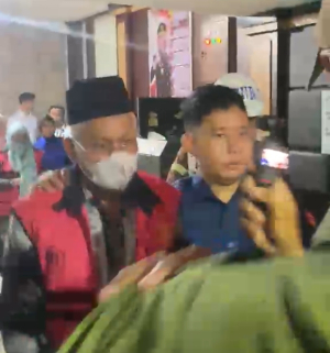 Kejati Sultra Tahan Mantan Sekda dan Eks Bendahara dalam Kasus Dugaan Korupsi Anggaran Makan dan Minum