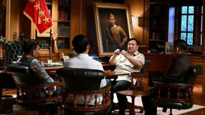 Presiden Prabowo Subianto memanggil Kepala Badan Komunikasi Pemerintah (Bakom) Syahganda Nainggolan dan Wakil Kepala Bakom.